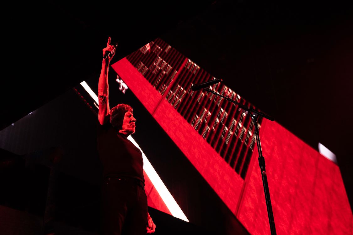 Roger Waters This Is Not A Drill Live From Prague The Movie St 4 Jpg Sd Low