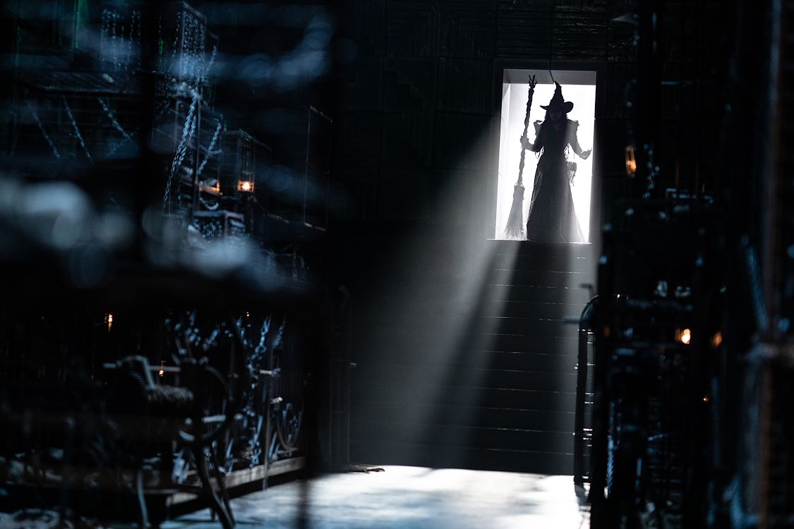 Wicked For Good OV St 19 Jpg Sd Low 2025 Universal Studios All Rights Reserved