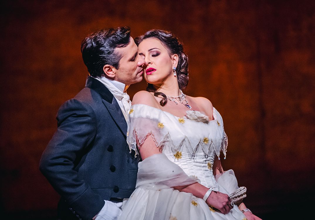 RBO 25 26 La Traviata St 1 Jpg Sd Low ROH Photo BY TRISTRAM KENTON