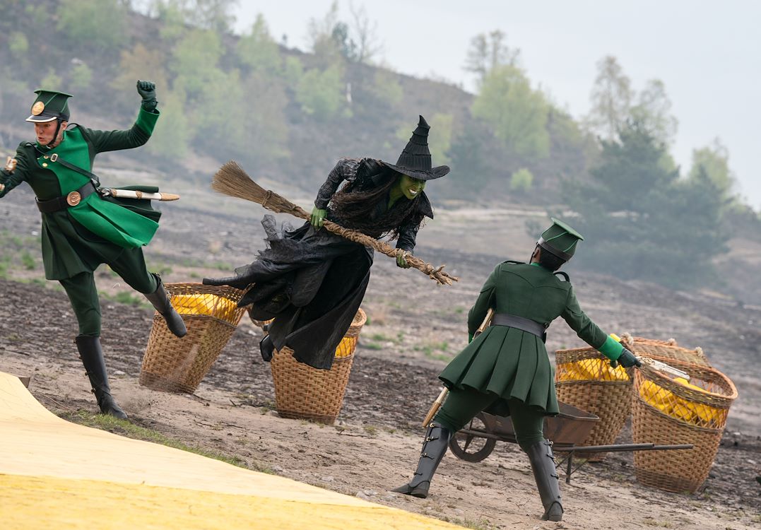 Wicked For Good OV St 26 Jpg Sd Low 2025 Universal Studios All Rights Reserved